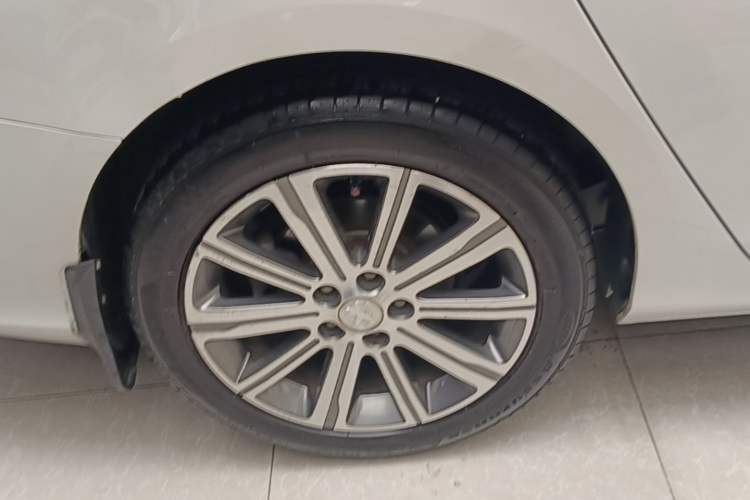 Used Peugeot 408 2015 1.2T Automatic Luxury Edition Right Rear Wheel Hub
