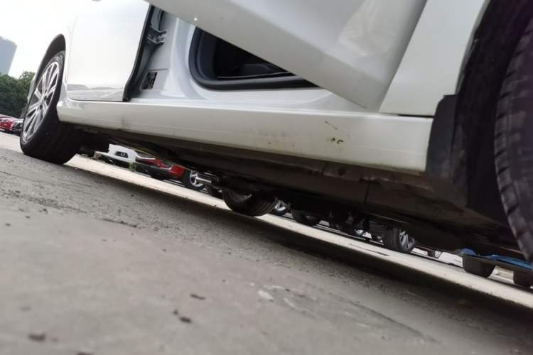 Used Peugeot 408 2015 1.2T Automatic Luxury Edition Right Side Sill