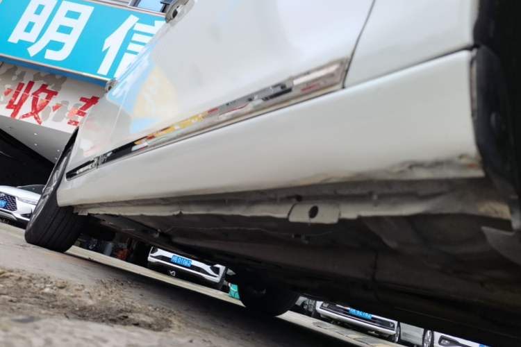 Used Peugeot 408 2015 1.2T Automatic Luxury Edition Right Side Sill