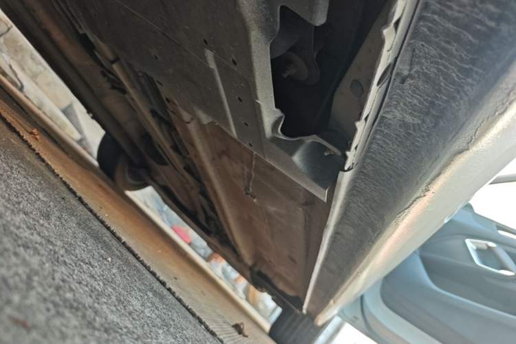 Used Peugeot 408 2015 1.2T Automatic Glory Edition Right Side Sill