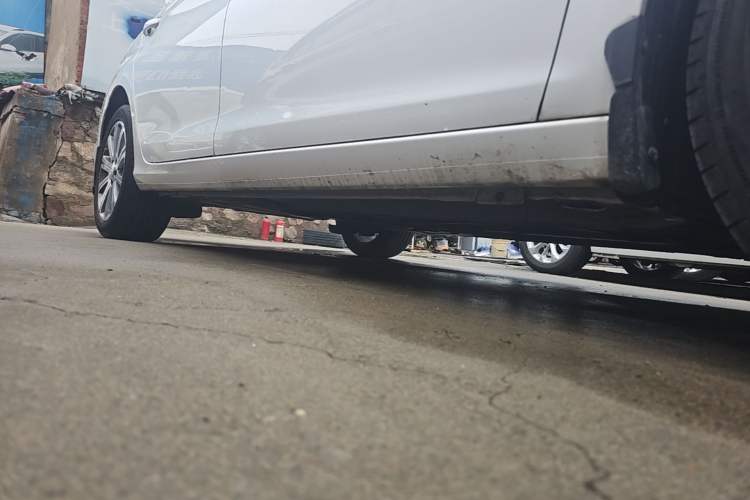 Used Peugeot 408 2015 1.2T Automatic Luxury Edition Right Side Sill