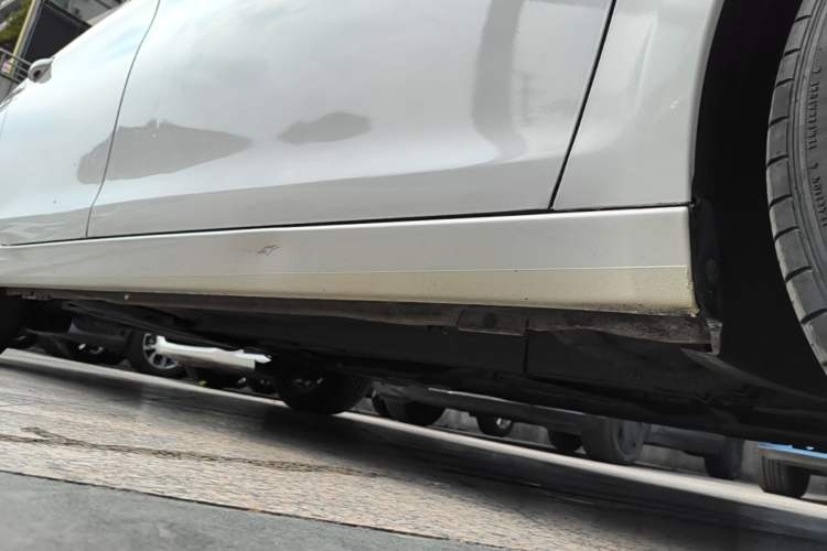 Used Peugeot 408 2015 1.2T Automatic Luxury Edition Right Side Sill
