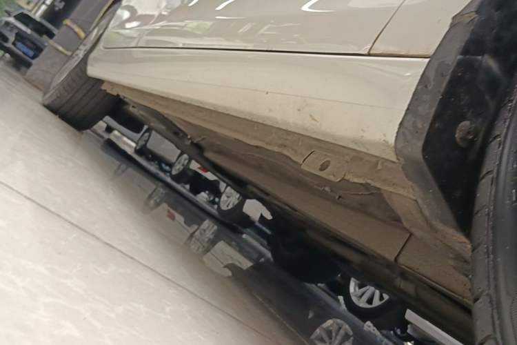 Used Peugeot 408 2015 1.2T Automatic Luxury Edition Right Side Sill