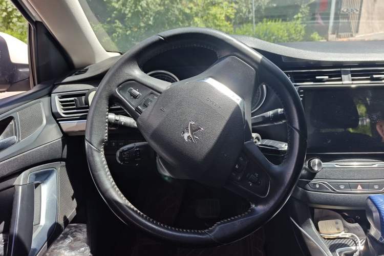 Used Peugeot 408 2015 1.2T Automatic Luxury Edition Steering Wheel