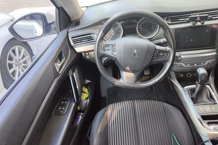 Used Peugeot 408 2015 1.2T Automatic Luxury Edition Steering Wheel
