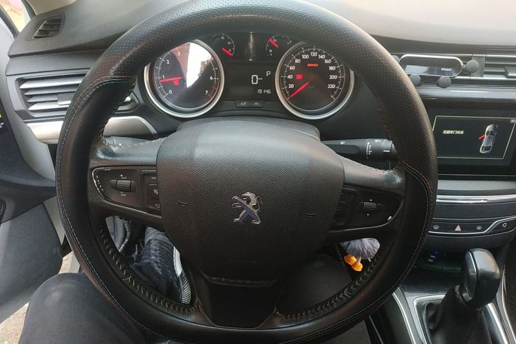 Used Peugeot 408 2015 1.2T Automatic Luxury Edition Steering Wheel