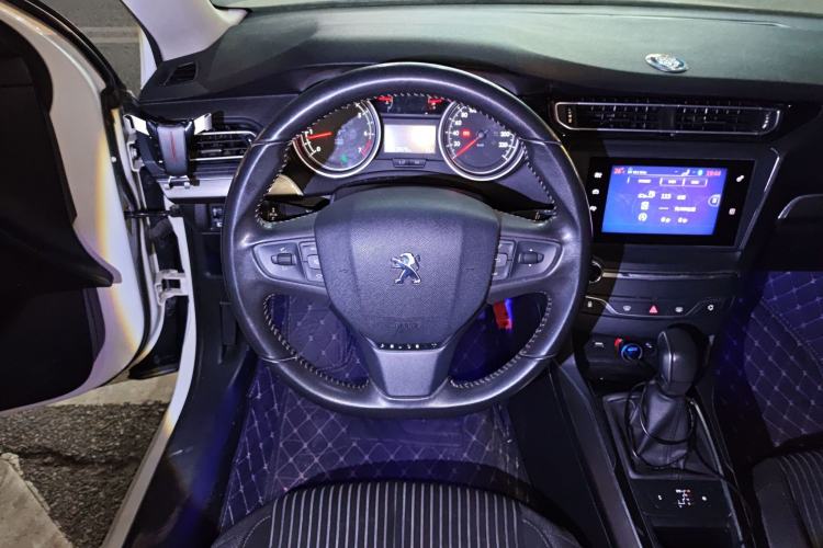Used Peugeot 408 2015 1.2T Automatic Luxury Edition Steering Wheel