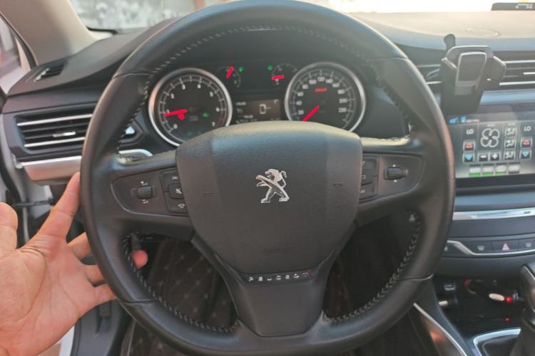 Used Peugeot 408 2015 1.2T Automatic Glory Edition Steering Wheel
