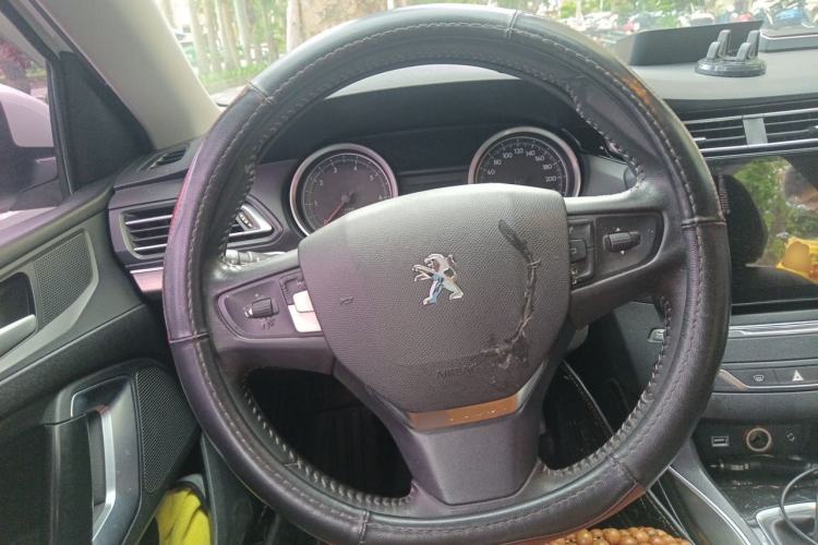 Used Peugeot 408 2015 1.2T Automatic Luxury Edition Steering Wheel