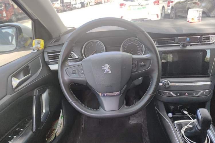 Used Peugeot 408 2015 1.2T Automatic Luxury Edition Steering Wheel