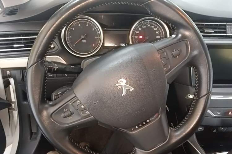 Used Peugeot 408 2015 1.2T Automatic Luxury Edition Steering Wheel