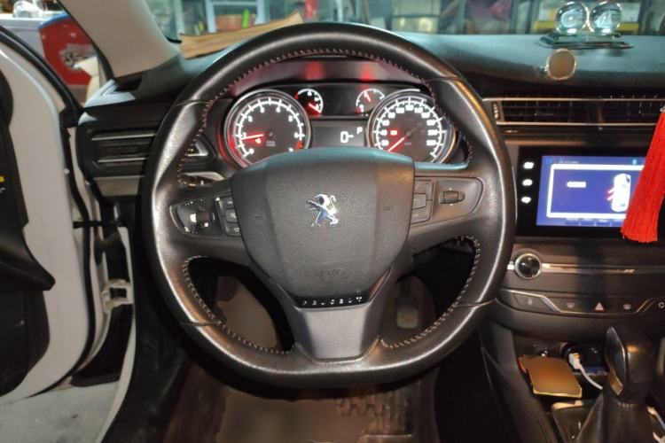 Used Peugeot 408 2015 1.2T Automatic Luxury Edition Steering Wheel