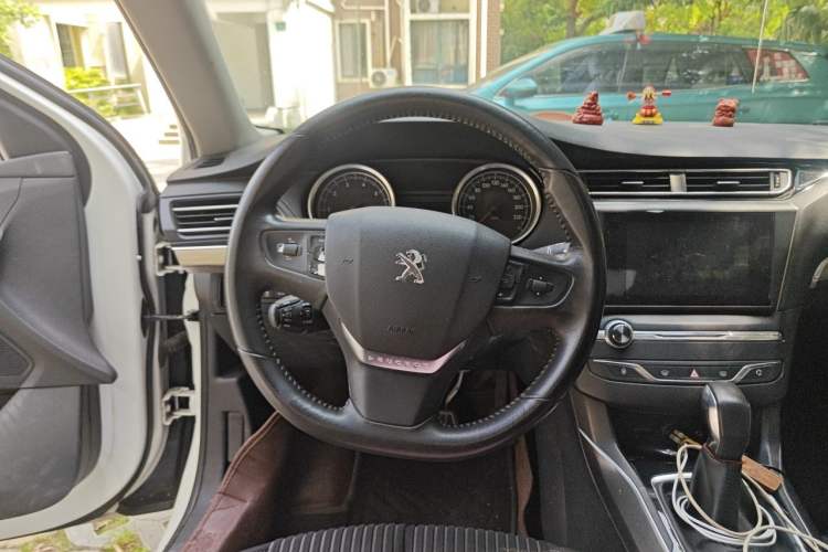 Used Peugeot 408 2015 1.2T Automatic Luxury Edition Steering Wheel