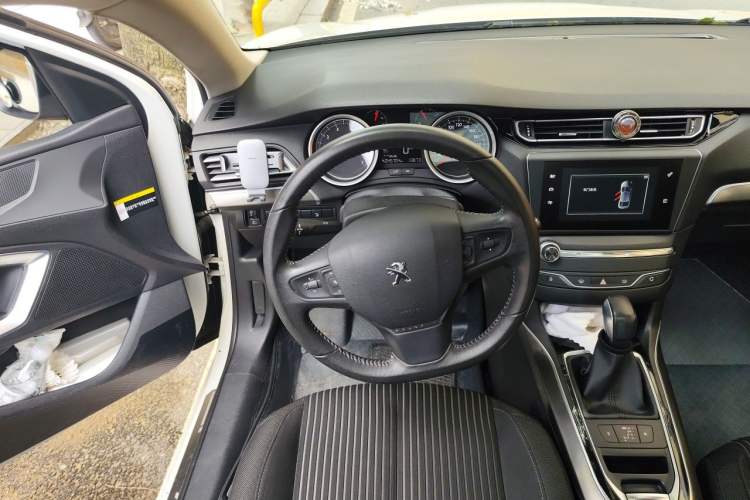 Used Peugeot 408 2015 1.2T Automatic Luxury Edition Steering Wheel