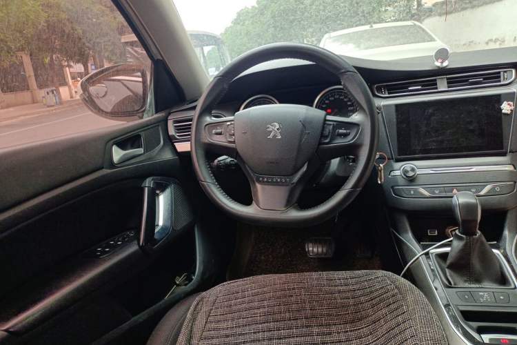 Used Peugeot 408 2015 1.2T Automatic Luxury Edition Steering Wheel