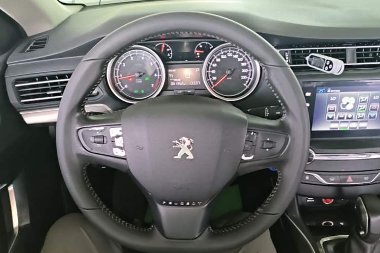 Used Peugeot 408 2015 1.2T Automatic Glory Edition Steering Wheel