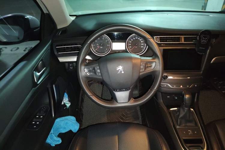 Used Peugeot 408 2015 1.2T Automatic Luxury Edition Steering Wheel