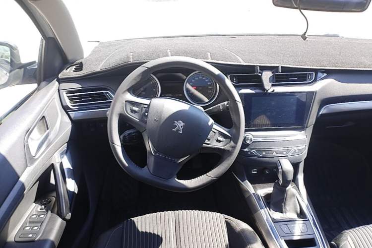 Used Peugeot 408 2015 1.2T Automatic Luxury Edition Steering Wheel