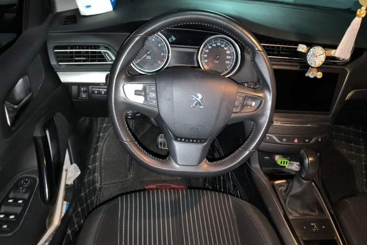 Used Peugeot 408 2015 1.2T Automatic Luxury Edition Steering Wheel