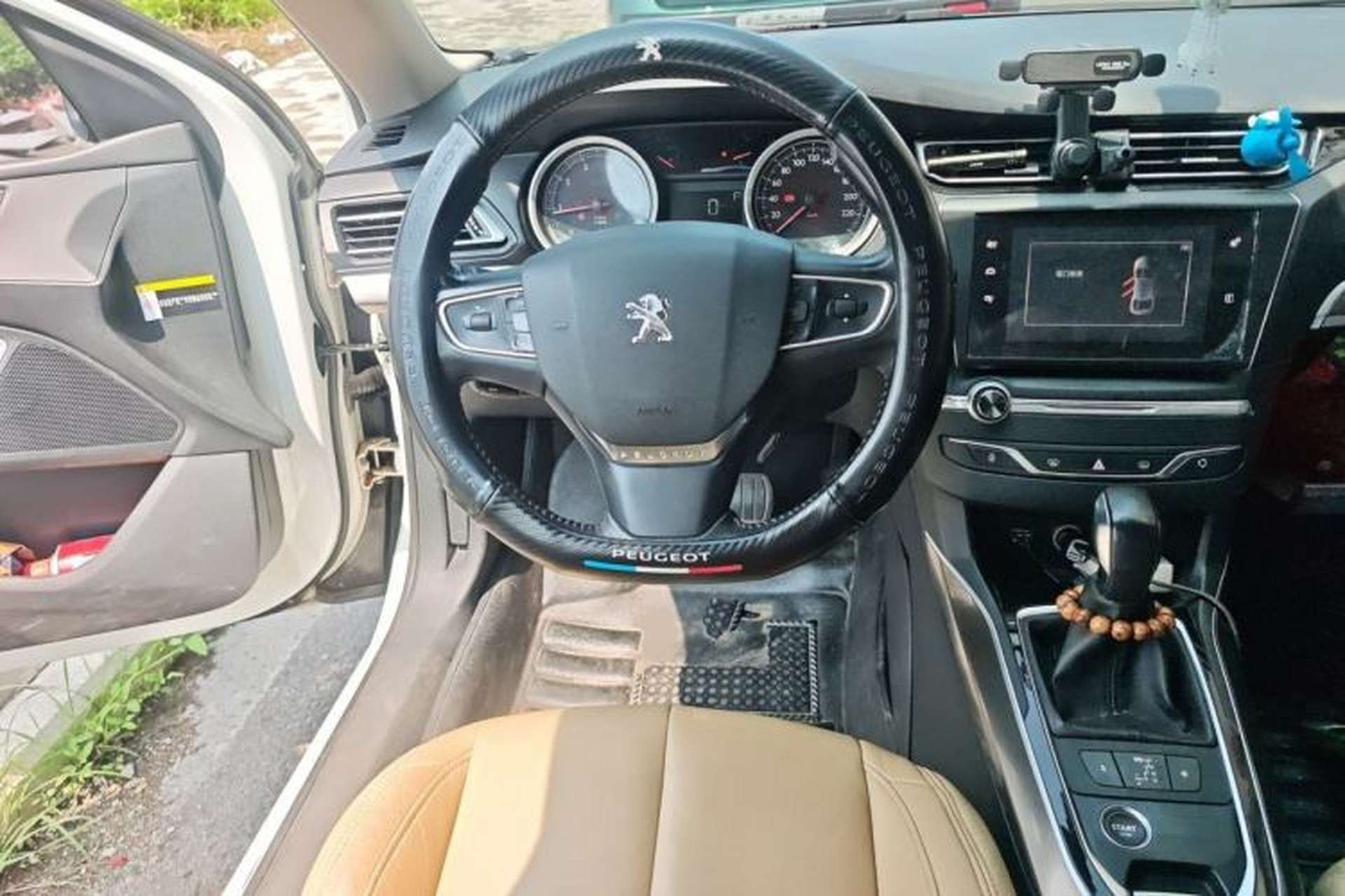 Used Peugeot 408 2015 1.2T Automatic Luxury Edition Steering Wheel