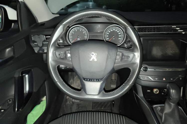 Used Peugeot 408 2015 1.2T Automatic Luxury Edition Steering Wheel