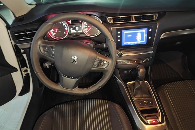 Used Peugeot 408 2015 1.2T Automatic Luxury Edition Steering Wheel