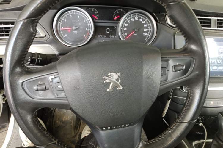 Used Peugeot 408 2015 1.2T Automatic Luxury Edition Steering Wheel