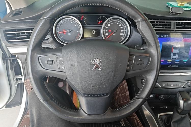 Used Peugeot 408 2015 1.2T Automatic Luxury Edition Steering Wheel
