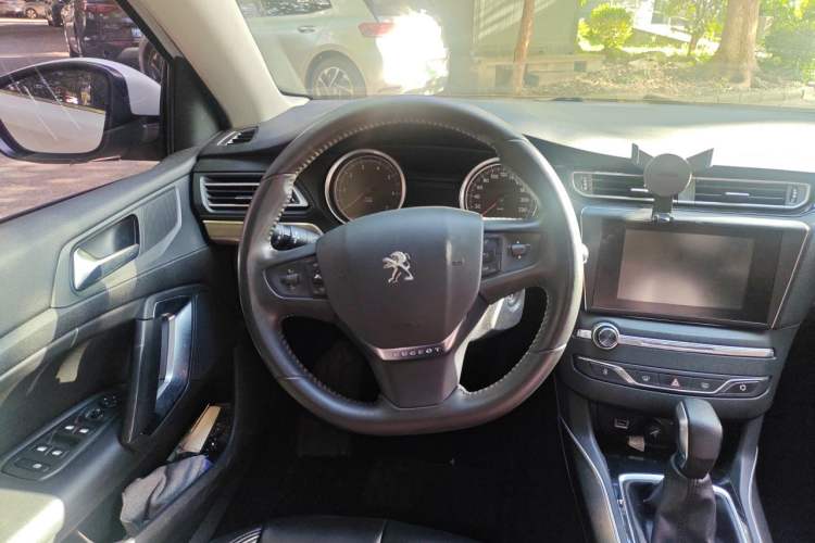 Used Peugeot 408 2015 1.2T Automatic Luxury Edition Steering Wheel