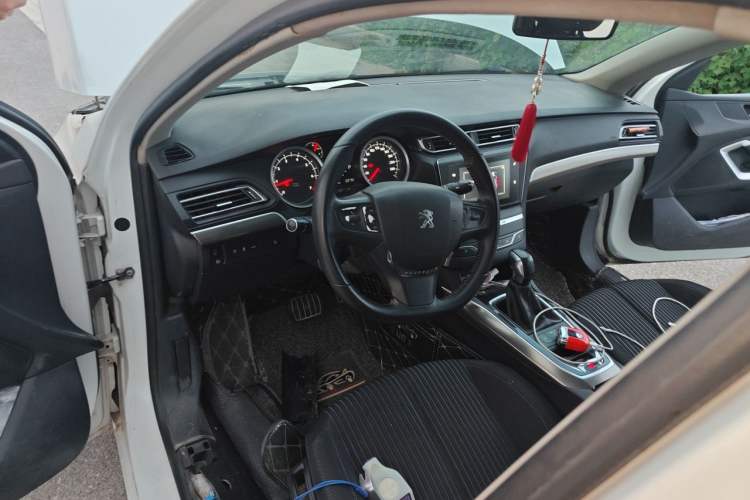 Used Peugeot 408 2015 1.2T Automatic Luxury Edition Steering Wheel