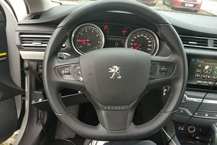 Used Peugeot 408 2015 1.2T Automatic Luxury Edition Steering Wheel