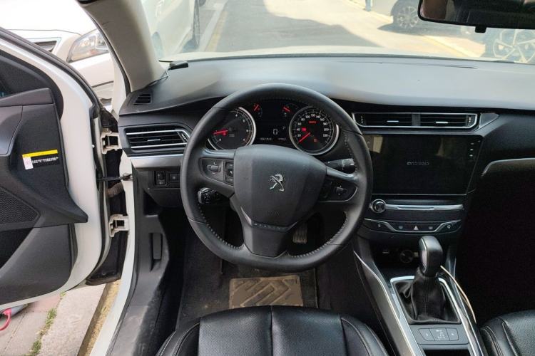 Used Peugeot 408 2015 1.2T Automatic Luxury Edition Steering Wheel