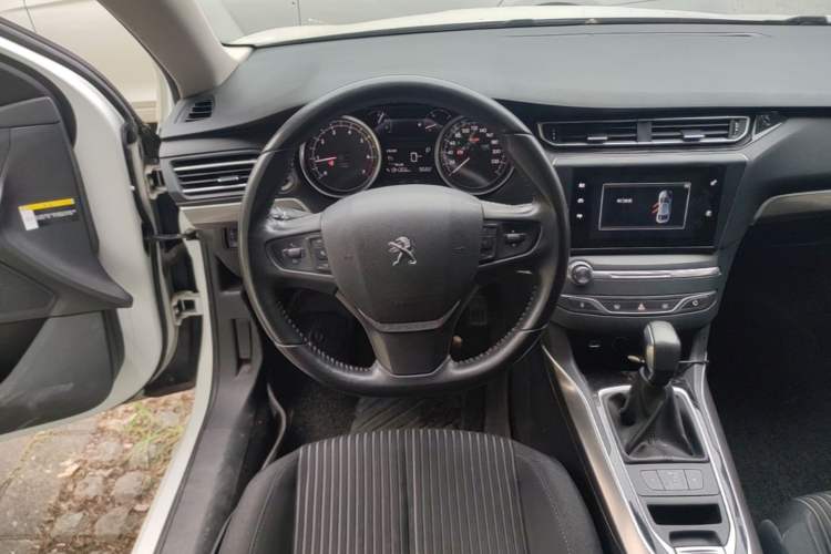 Used Peugeot 408 2015 1.2T Automatic Luxury Edition Steering Wheel