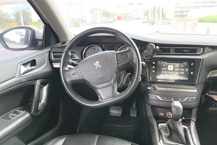 Used Peugeot 408 2015 1.2T Automatic Luxury Edition Steering Wheel