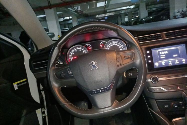 Used Peugeot 408 2015 1.2T Automatic Luxury Edition Steering Wheel