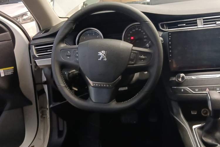 Used Peugeot 408 2015 1.2T Automatic Luxury Edition Steering Wheel