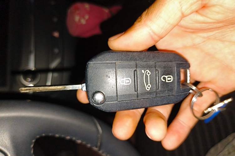 Used Peugeot 408 2015 1.2T Automatic Luxury Edition Vehicle Key
