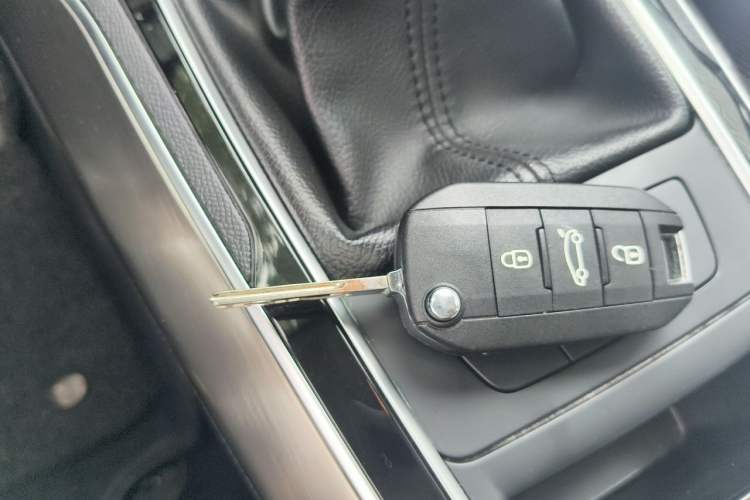 Used Peugeot 408 2015 1.2T Automatic Glory Edition Vehicle Key