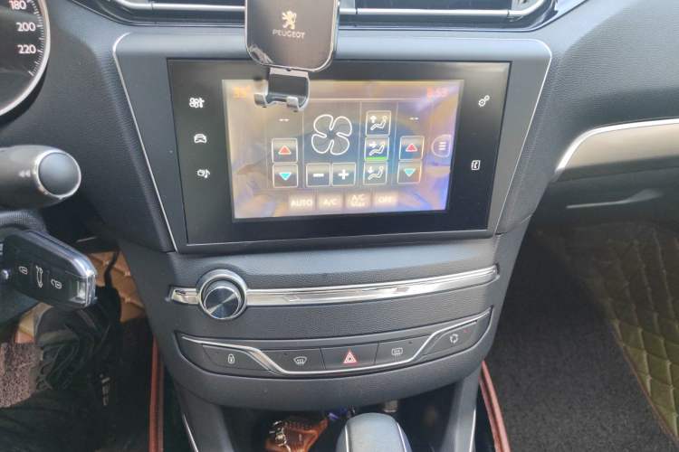 Used Peugeot 408 2016 1.6T Automatic Luxury Edition Audio And AC Panel
