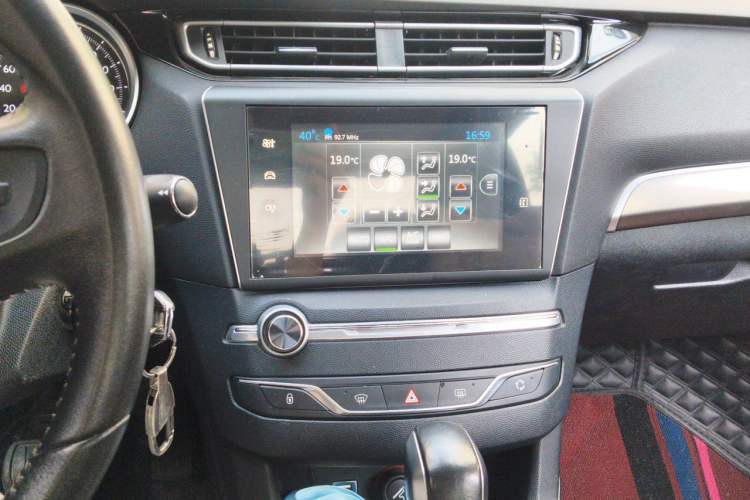 Used Peugeot 408 2016 1.6T Automatic Luxury Edition Audio And AC Panel