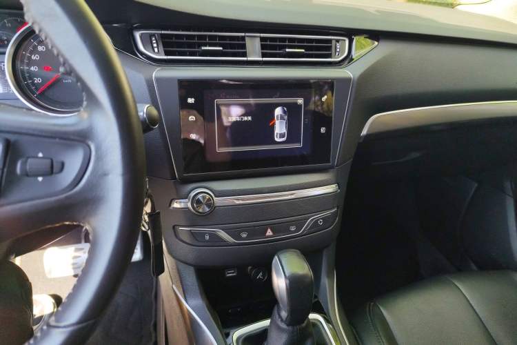 Used Peugeot 408 2016 1.6T Automatic Luxury Edition Audio And AC Panel
