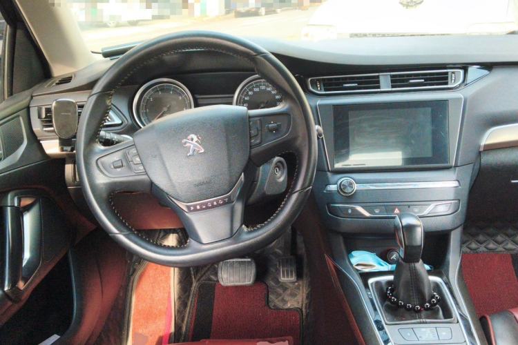 Used Peugeot 408 2016 1.6T Automatic Luxury Edition Center Console