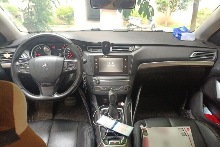 Used Peugeot 408 2016 1.6T Automatic Luxury Edition Center Console