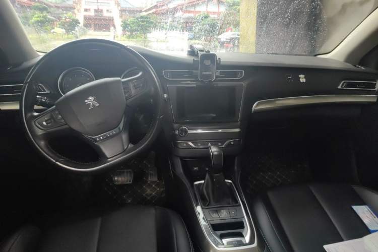 Used Peugeot 408 2016 1.6T Automatic Luxury Edition Center Console
