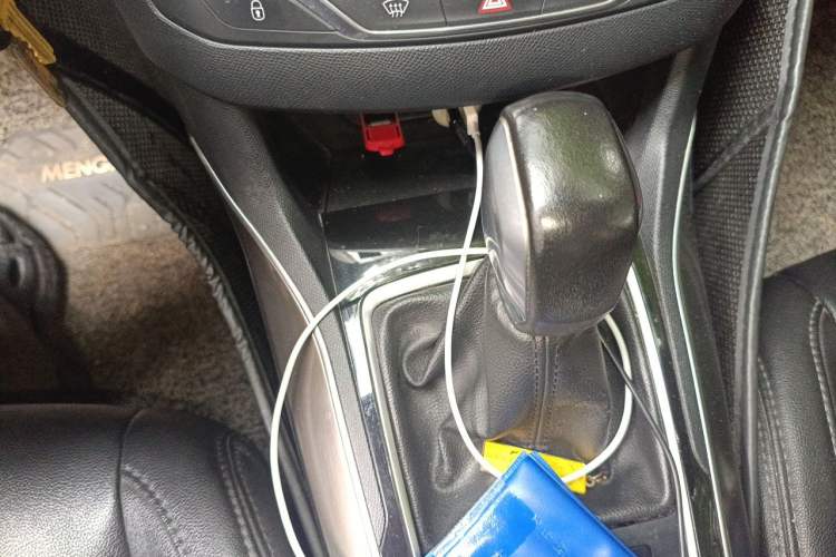 Used Peugeot 408 2016 1.6T Automatic Luxury Edition Gear Lever
