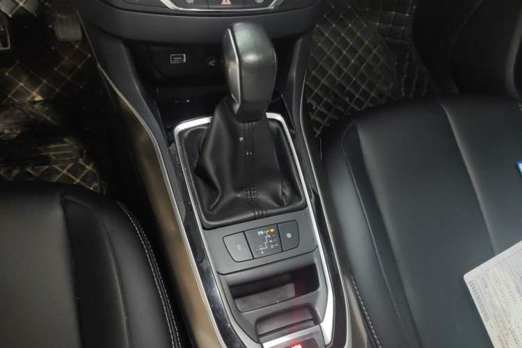Used Peugeot 408 2016 1.6T Automatic Luxury Edition Gear Lever