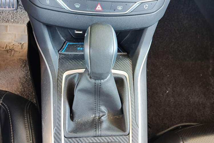 Used Peugeot 408 2016 1.6T Automatic Luxury Edition Gear Lever