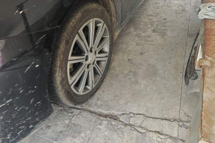 Used Peugeot 408 2016 1.6T Automatic Luxury Edition Left Front Wheel Hub