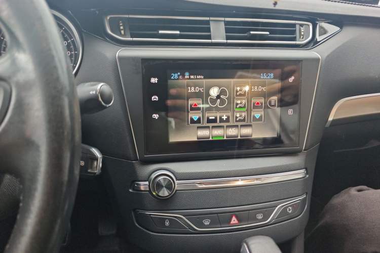 Used Peugeot 408 2016 1.6T Automatic Luxury Edition Audio And AC Panel