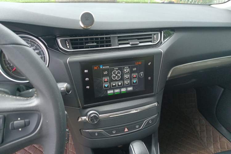 Used Peugeot 408 2016 1.6T Automatic Luxury Edition Audio And AC Panel
